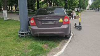 В Воронеже возле площади Ленина Ford Focus вылетел на тротуар и сбил женщину