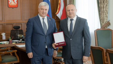 Александр Гусев поздравил с 50-летием министра по развитию муниципальных образований Воронежской области Валерия Мелещенко