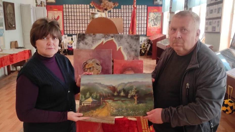 Школьному музею петропавловского села Старая Криуша подарили 6 картин местного художника