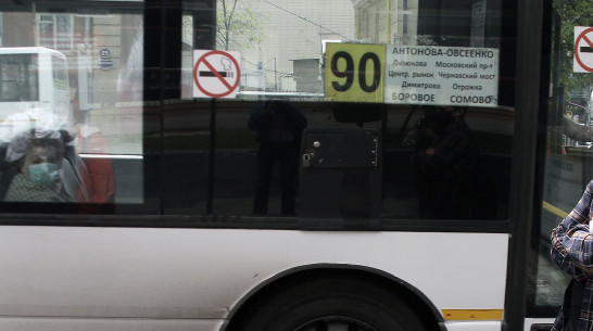 Автобус №90 смял ВАЗ-2104 на улице Брусилова в Воронеже