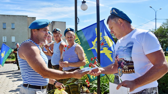 Панинский десантник первым в районе получил медаль «85 лет ВДВ»