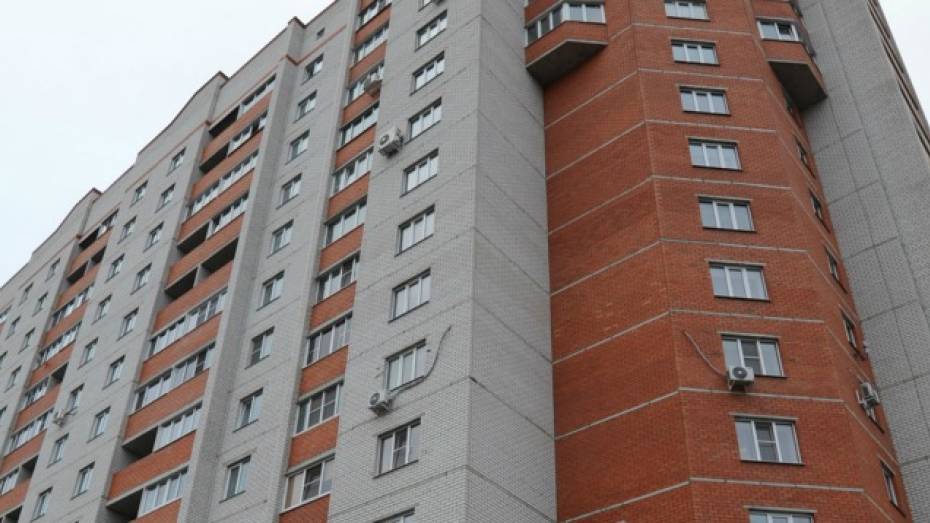 В Воронеже 3-летний мальчик выпал из окна 15-го этажа