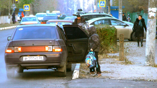 У Семилукской школы появится собственная парковка