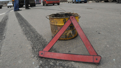 На трассе в Воронежской области под колесами кроссовера погиб мужчина