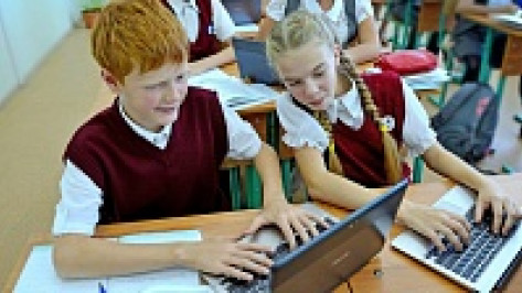 Ученики четырех борисоглебских школ в этом году будут учиться по электронным учебникам