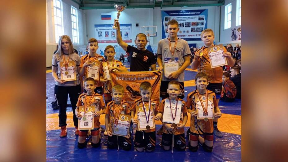 Панинские борцы завоевали 7 золотых медалей на межрегиональном турнире