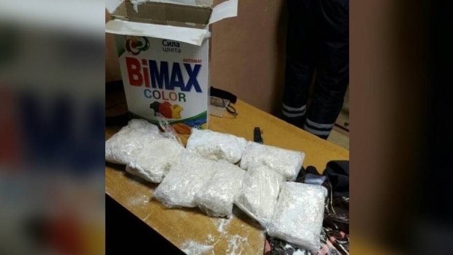 Под Воронежем автоинспекторы нашли 4 кг наркотиков в коробке из-под стирального порошка