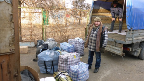 Кантемировцы собрали для луганчан 20 ящиков одежды, продуктов и игрушек