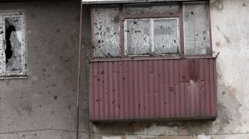 Сбитый украинский БПЛА повредил балкон жилого дома в Брянской области