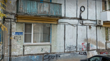 Девушке перерезали горло в подъезде пятиэтажки в Воронеже
