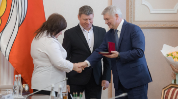 Губернатор Александр Гусев вручил трем воронежским семьям медали ордена «Родительская слава»