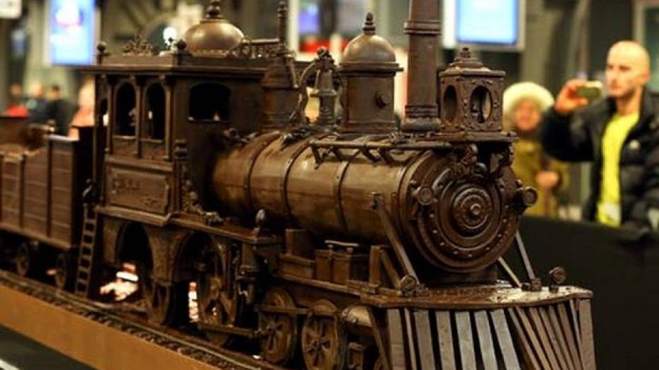 Бельгийцы изготовили самый большой шоколадный поезд в мире