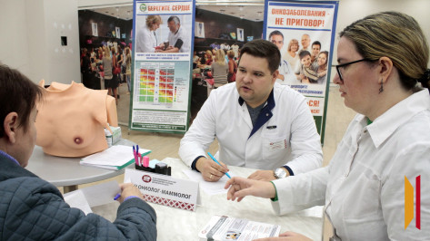 Жительницы Воронежа присоединились к акции в честь Всемирного дня борьбы с раком груди