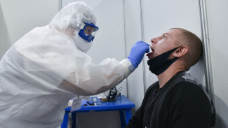 Роспотребнадзор отменил изоляцию для привитых от ковида после контакта с зараженным