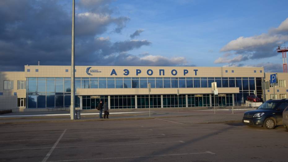 Очевидцы: в аэропорту «Воронеж» перекрыли проезд автомобилей к аэровокзалу