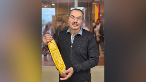 «Это мой воздух, я этим дышу». Для богучарского мастера резьбы по дереву Владимира Мануковского ограничения по здоровью – не помеха творчеству