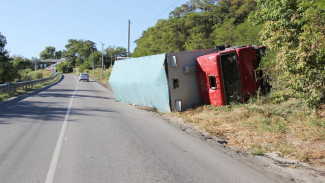 В Новохоперске перевернулся «КамАЗ» с  10 тоннами арбузов