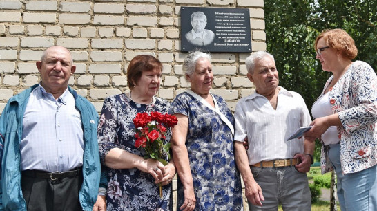 В бутурлиновском селе Карайчевка открыли памятную доску художнику-земляку Николаю Шабанову