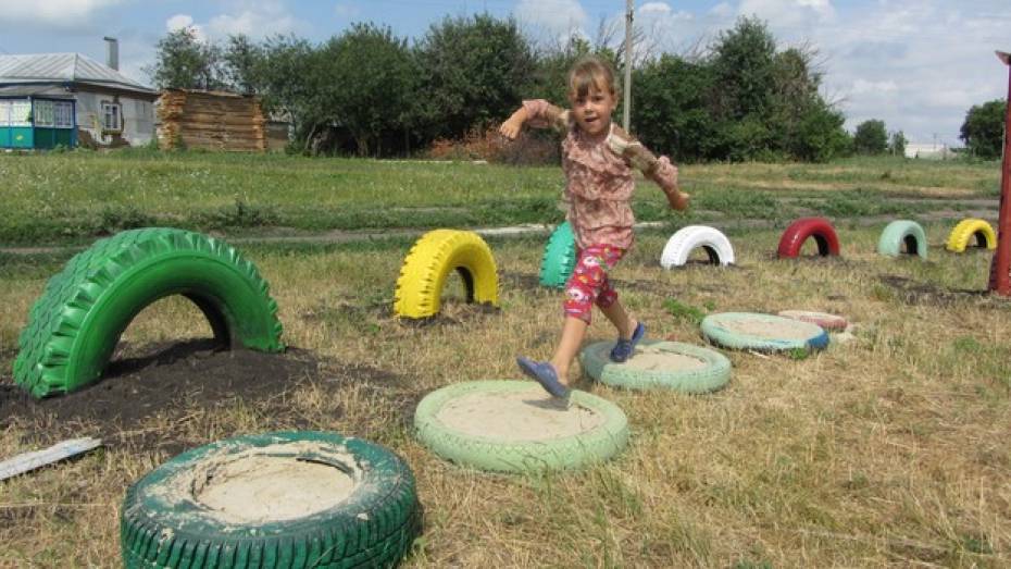 Жители каширского села строят для своих детей игровую площадку