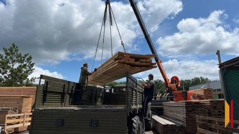 Древесину и строительные материалы отправили для участников спецоперации из Воронежа