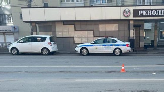 В Воронеже водитель КамАЗа сбил пенсионерку и скрылся с места ДТП