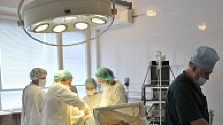 Лискинские врачи разыскивают родственников женщины, уже месяц находящейся в коме после ДТП