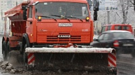 Мэрия Воронежа: минувшей ночью снег чистили более 100 машин 