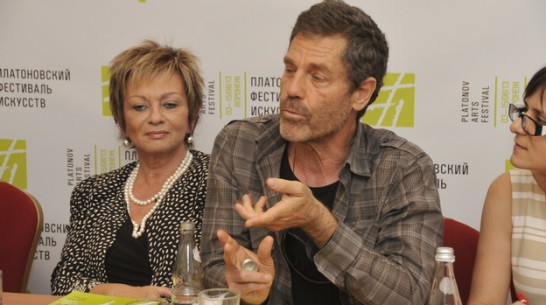 Израильский хореограф Охад Наарин увидел в Воронеже людей, похожих на его родственников