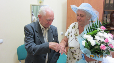 В Воронеже 80-летние пенсионеры влюбились друг в друга с первого взгляда, а потом поженились
