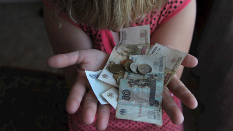 ЦБ напомнил банкам о запрете списания выплат на детей в счет долгов