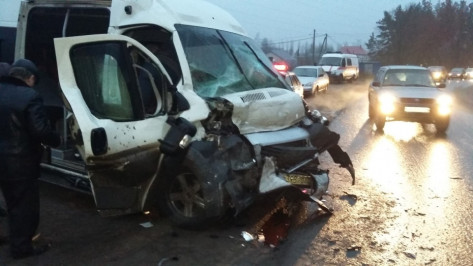 Последствия ДТП с пассажирским «ЛиАЗом» и микроавтобусом в Воронеже попали на видео