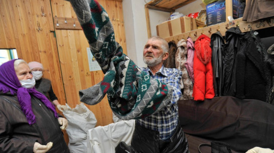 Московские волонтеры подарили теплые вещи воронежским бездомным