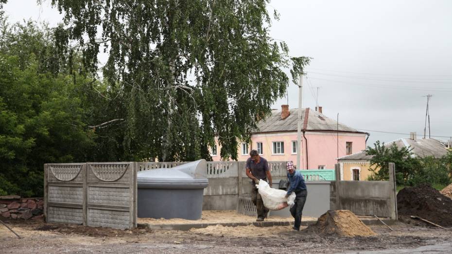 В Острогожске установили новые подземные мусоросборники