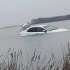 Под Воронежем машина ушла под воду при попытке проехать по затопленному мосту: видео