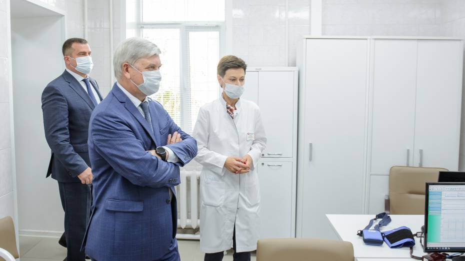 Александр Гусев открыл первый в Воронежской области центр диагностики ковидных осложнений