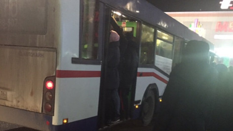 «Автолайн+» прокомментировал сообщения воронежцев о поломке автобуса «из-за перегруза»