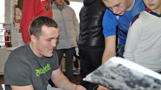 Чемпион мира по боксу  посетил Бутурлиновский район