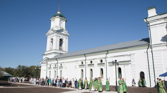 В таловской Верхней Тишанке три архиерея освятили храм во имя Святой Живоначальной Троицы