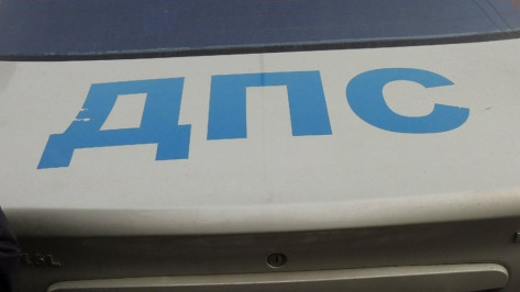 Зажавшего руку полицейского стеклом машины воронежца оштрафовали на 30 тыс рублей 