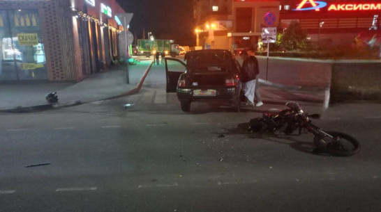 В аварии с мотоциклом и легковушкой в Воронежской области пострадали два человека