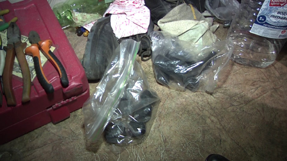 Воронежские полицейские при обыске у мужчины нашли около 5 кг наркотиков