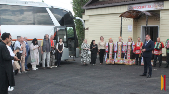 Участники международного форума «Антициклон-2025» посетили воронежские села Костенки и Гремячье