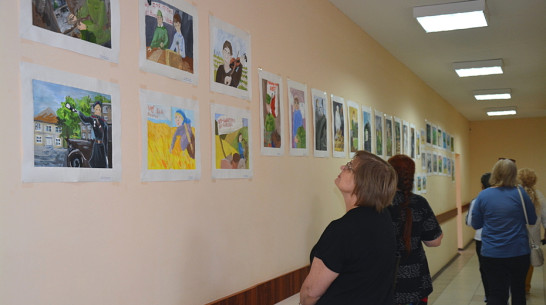 В россошанском музее заработала художественная выставка детских работ «Память сильнее времени»