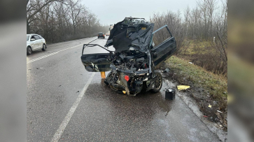 В массовом ДТП под Воронежем 52-летний мужчина выпал из ВАЗ и погиб под колесами Tucson