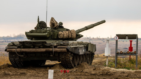 Военные опубликовали фото с танковых стрельб в Воронежской области