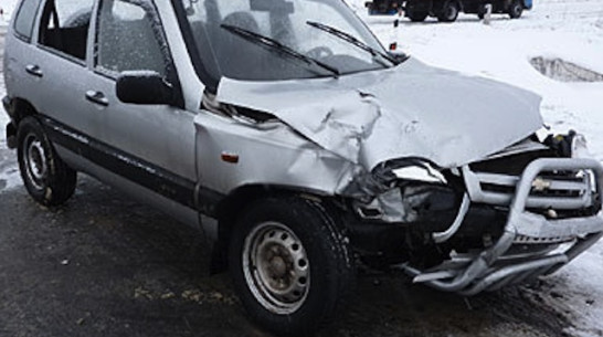 Водитель Chevrolet Niva погиб при столкновении с тягачом в Воронежской области