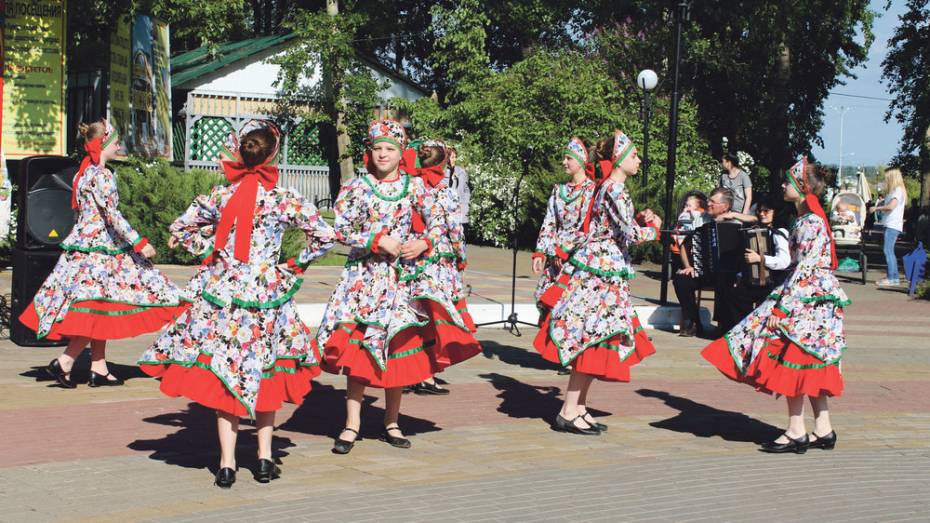 В Лисках оpen-air посвященный Дню славянской письменности собрал 500 человек