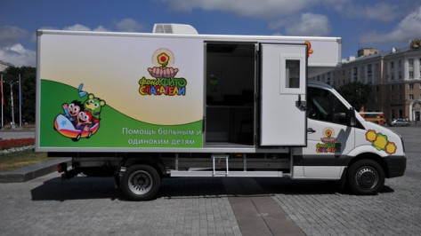 Немецкий бизнесмен подарил «поликлинику на колесах» Воронежской областной детской больнице