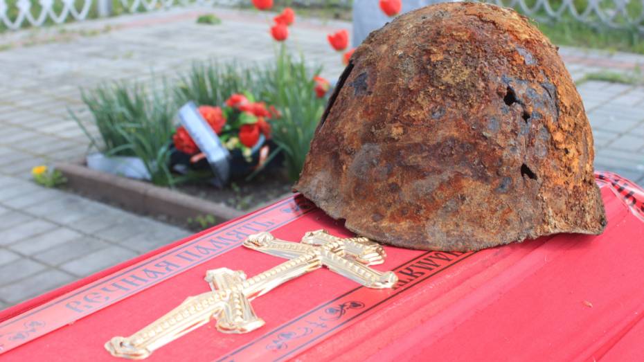Личность погибшего в Воронежской области красноармейца установили по записке из медальона