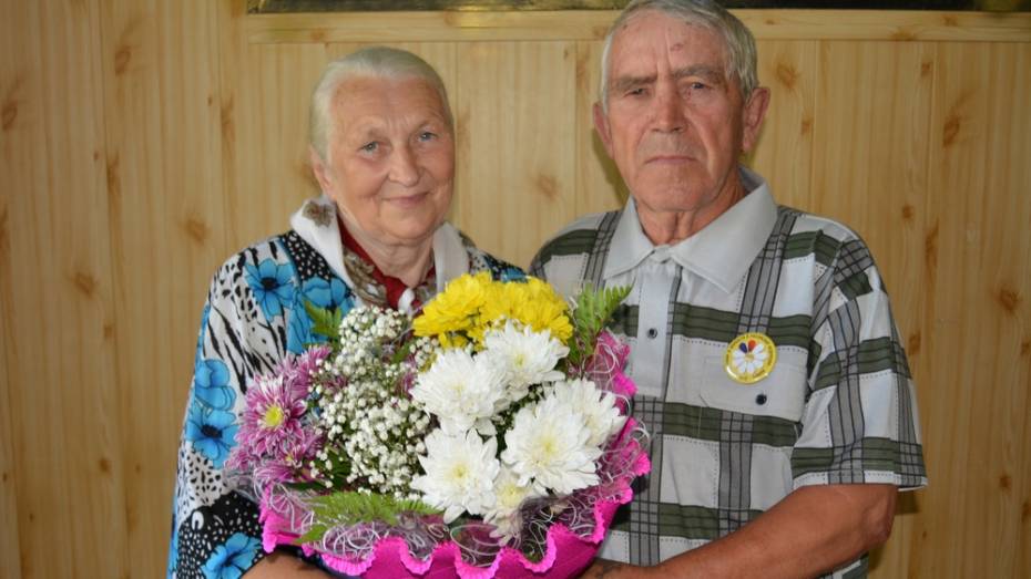 В Богучарском районе 5 семей получили медали «За любовь и верность»